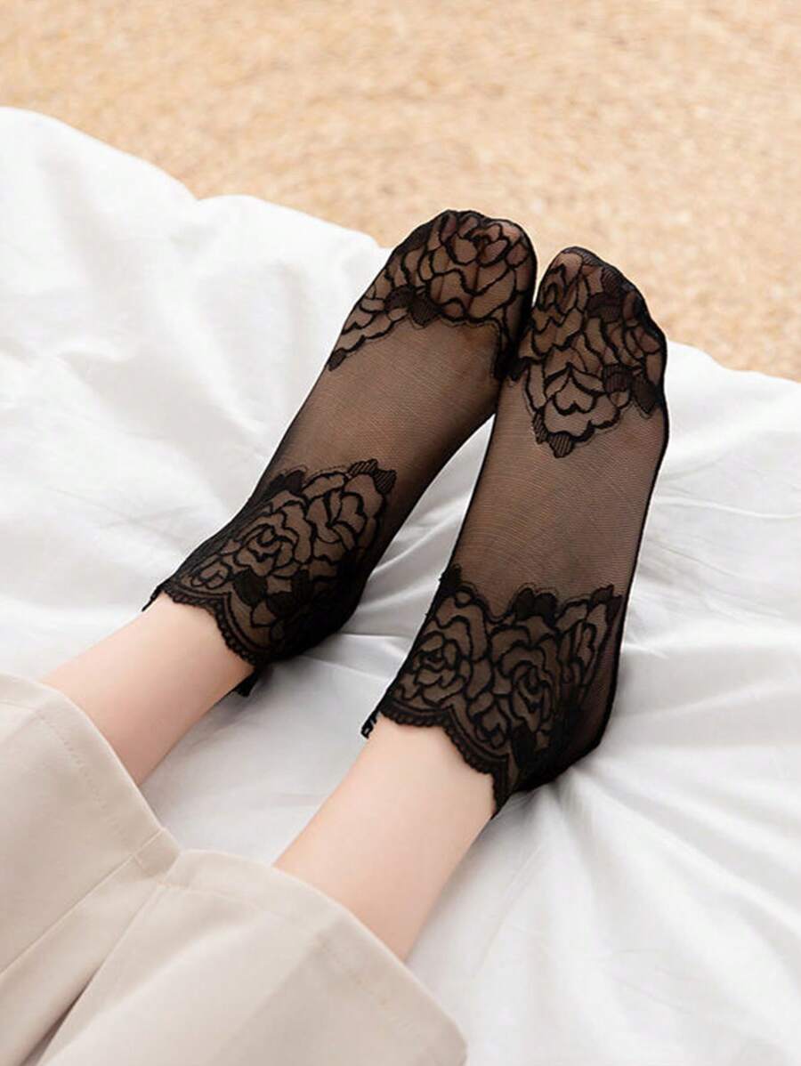 جوارب نسائية صيفية خفيفة