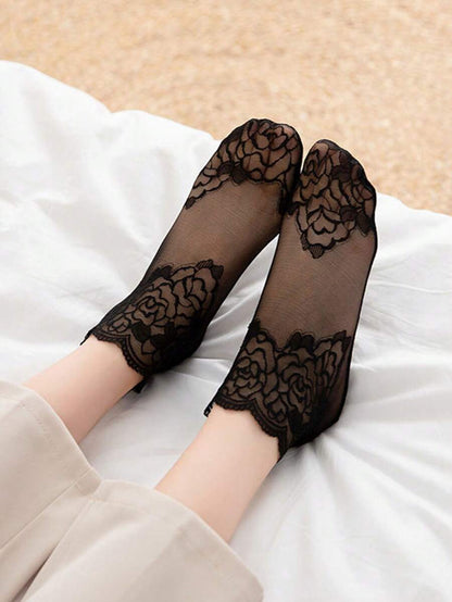 جوارب نسائية صيفية