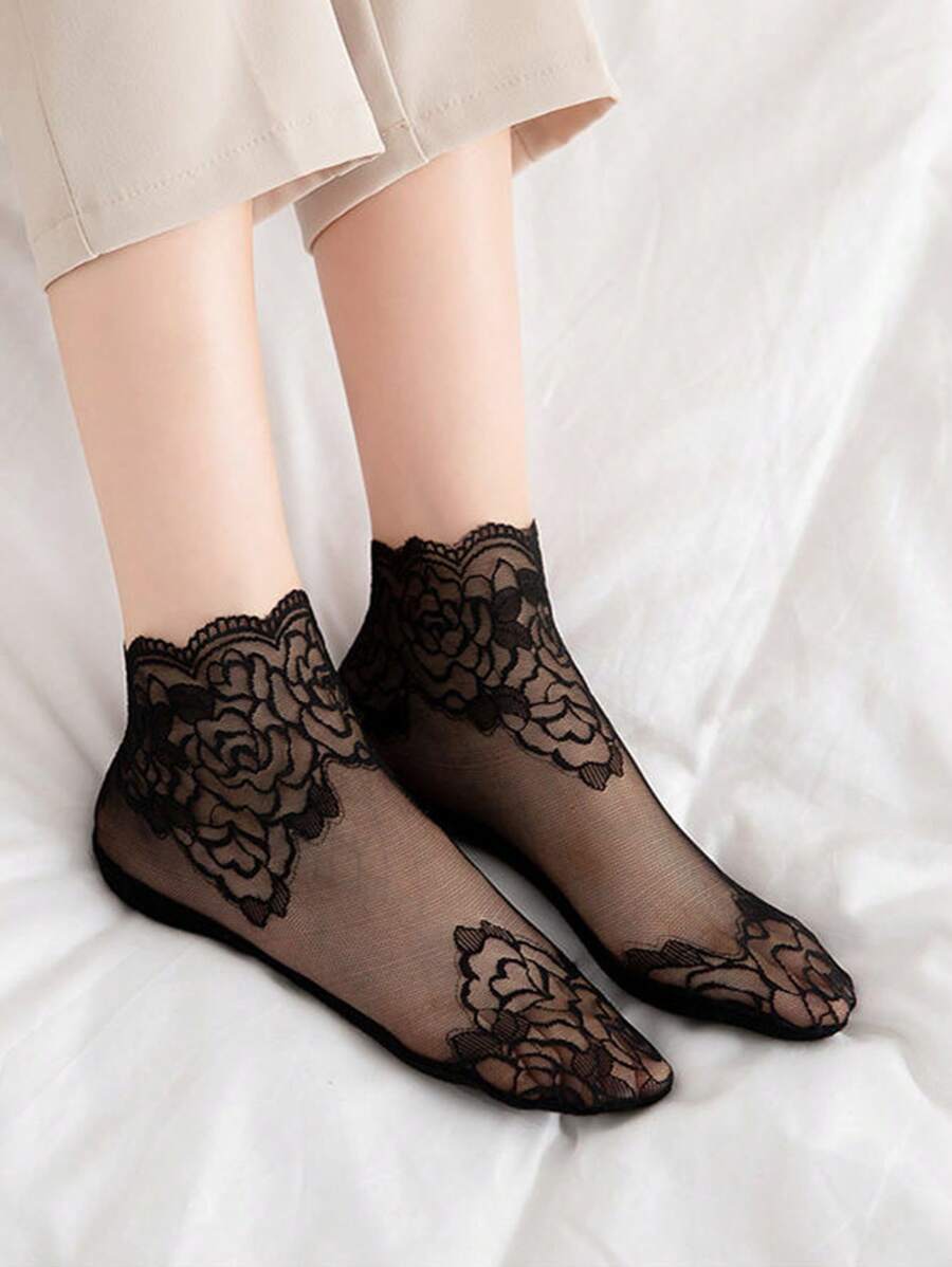 جوارب نسائية صيفية