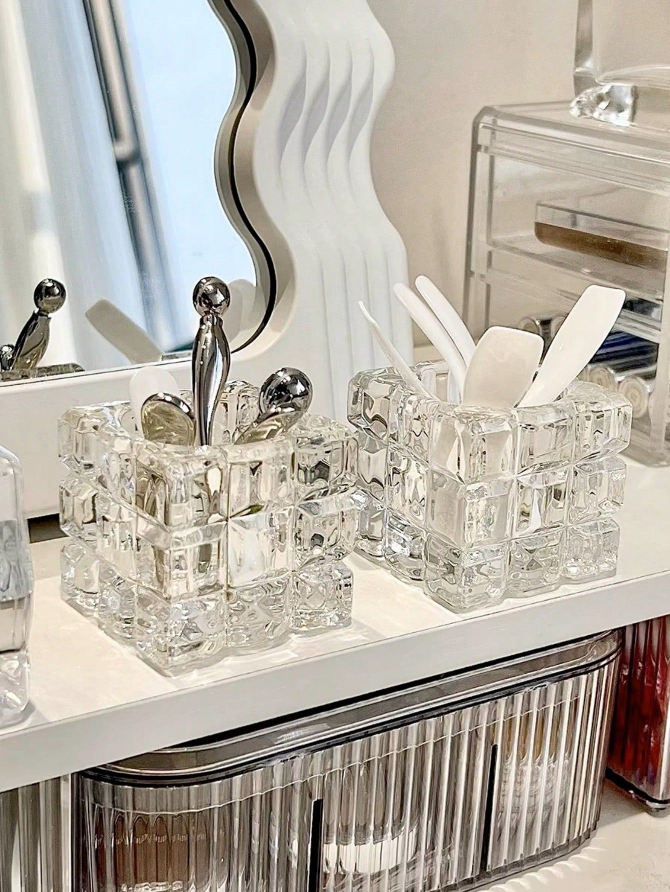 ملعقة كريم وصندوق تخزين لمستحضرات الحمام