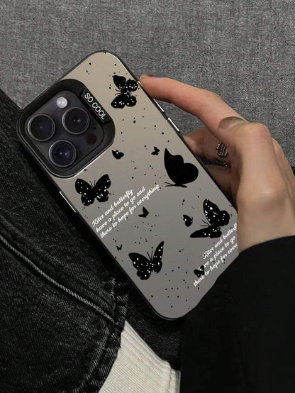 غطاء هاتف ذو تصميم أسود بفراشة وتصميم مكسور