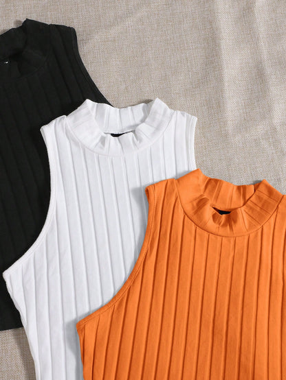 بلوزة نسائية بدون أكمام ذات لون سادة ورقبة