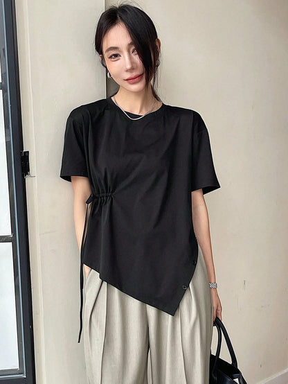 قميص صيفي نسائي برقبة دائرية و تفاصيل ربط جانبية بلون سادة