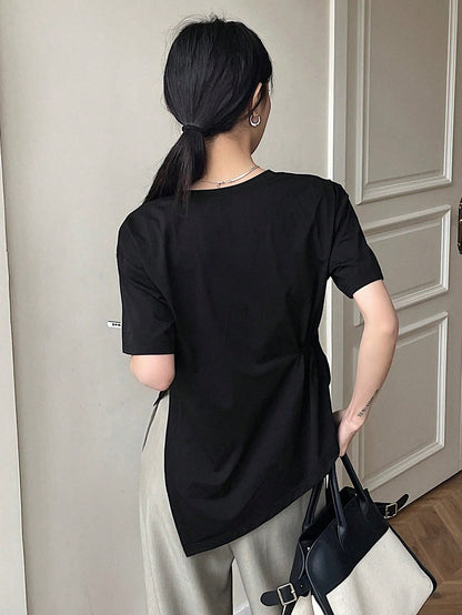 قميص صيفي نسائي برقبة دائرية و تفاصيل ربط جانبية بلون سادة