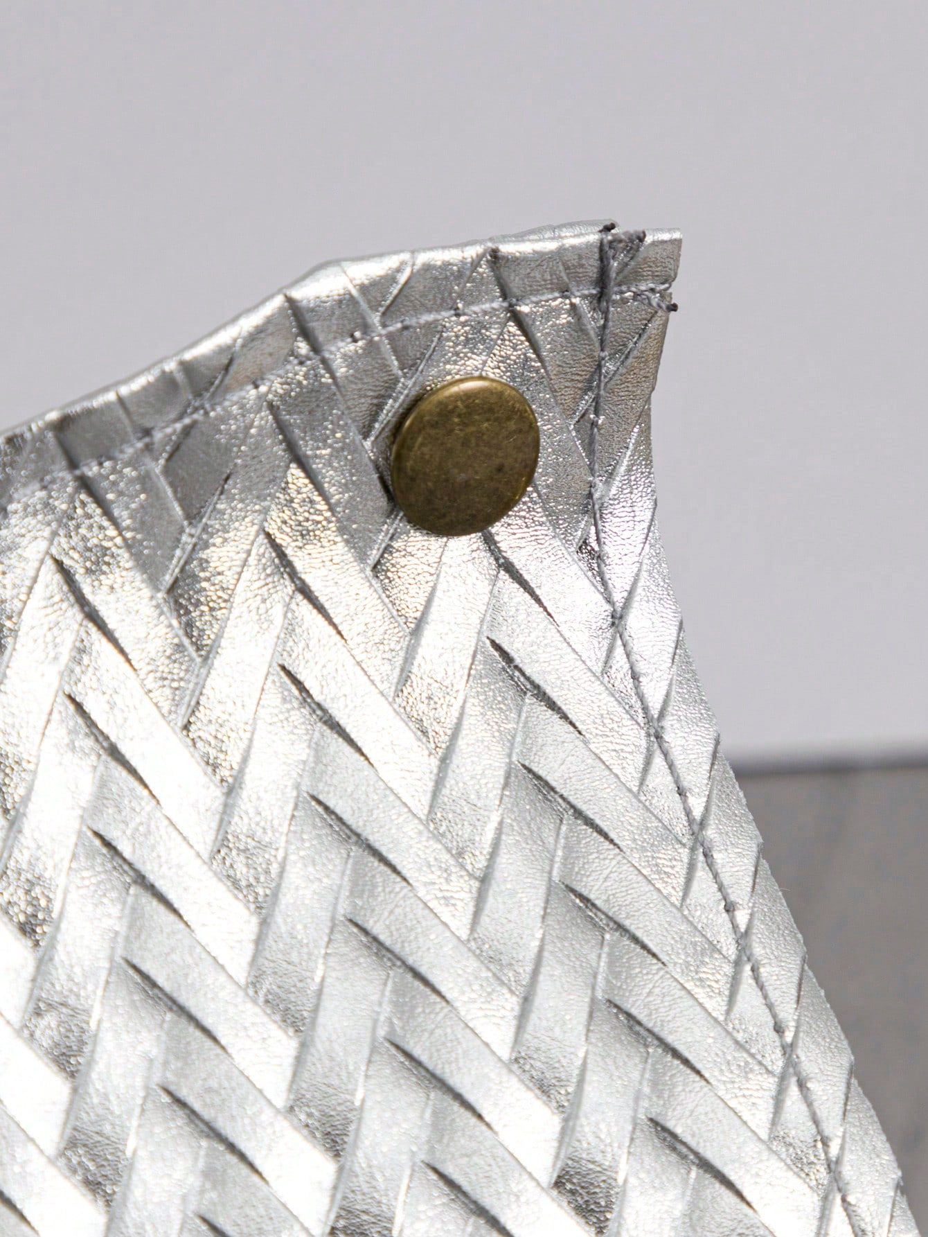 غطاء صندوق المناديل ذو الوقوف الحر التخزيني للمكتب من الجلد الصناعي المقوى والمقاوم للماء بتصميم القمح الموحد و نمط الحدبات على الجلد