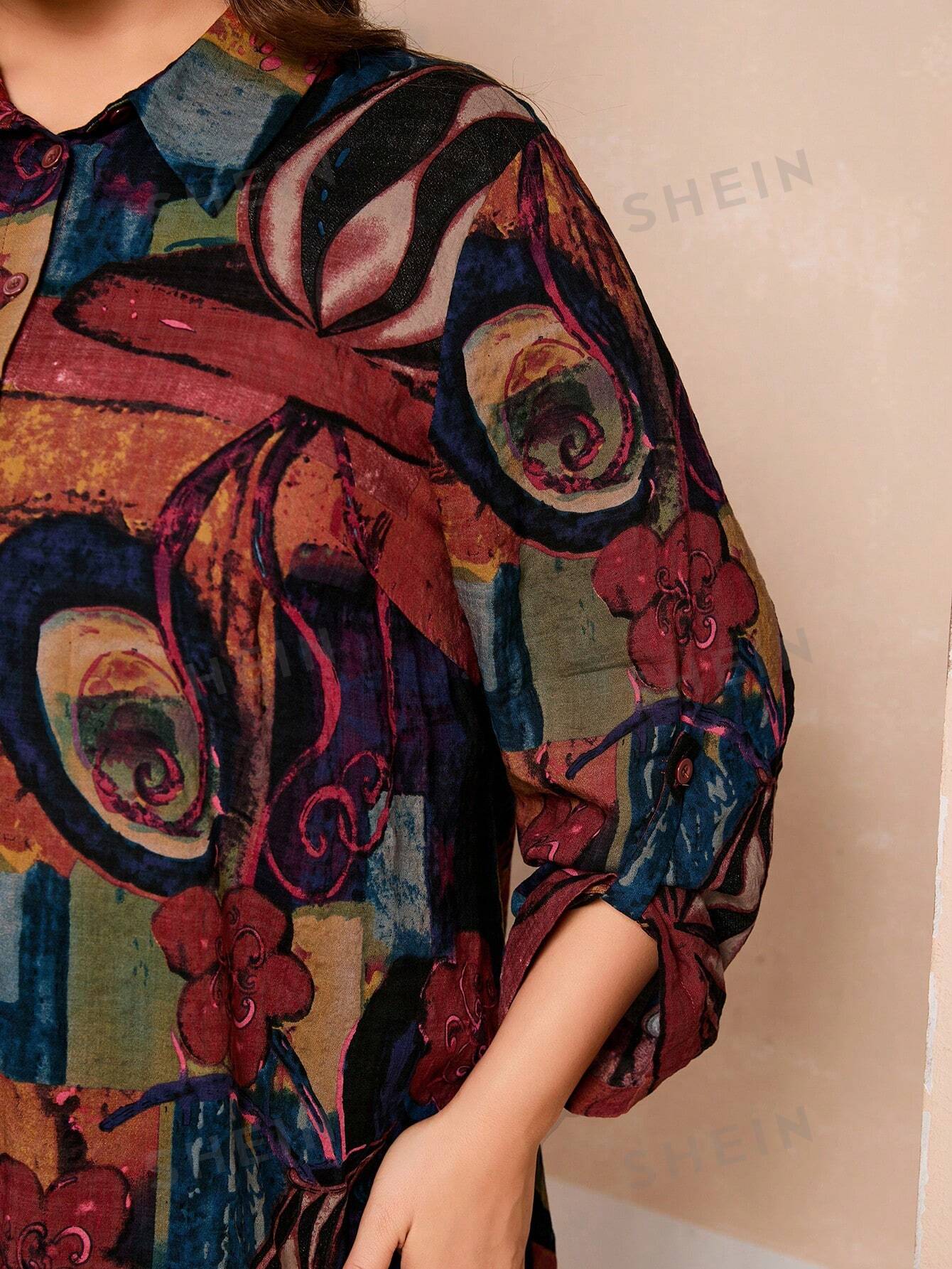 قميص طويل مطبوع بتصميم عتيق للمقاسات الكبيرة