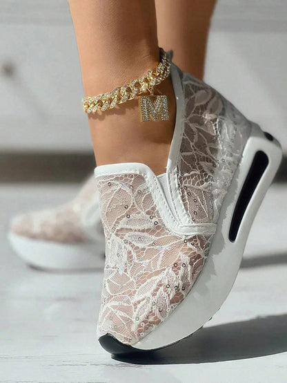 حذاء نسائي عادي بكعب سميك مزين بالدانتيل والزهور واللمعة