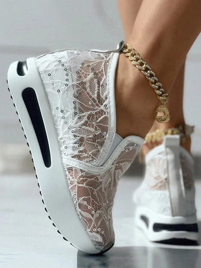 حذاء نسائي عادي بكعب سميك مزين بالدانتيل والزهور واللمعة