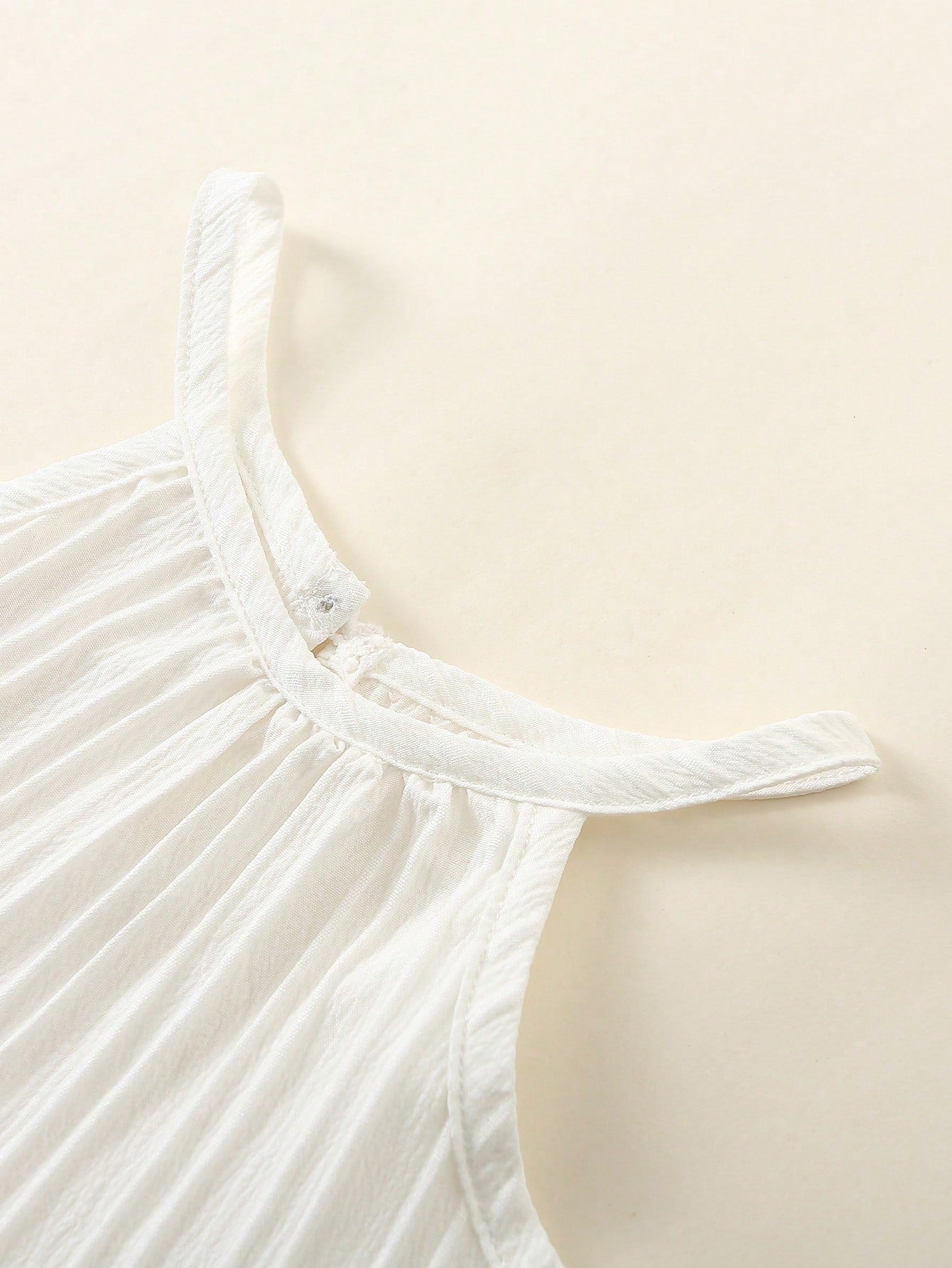 طقم قميص قصير للفتيات الصغيرات بنمط العطلة وسروال مزين بالزهور