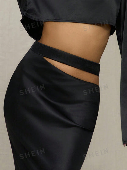 تنورة ساتان طويلة بخصر مفتوح