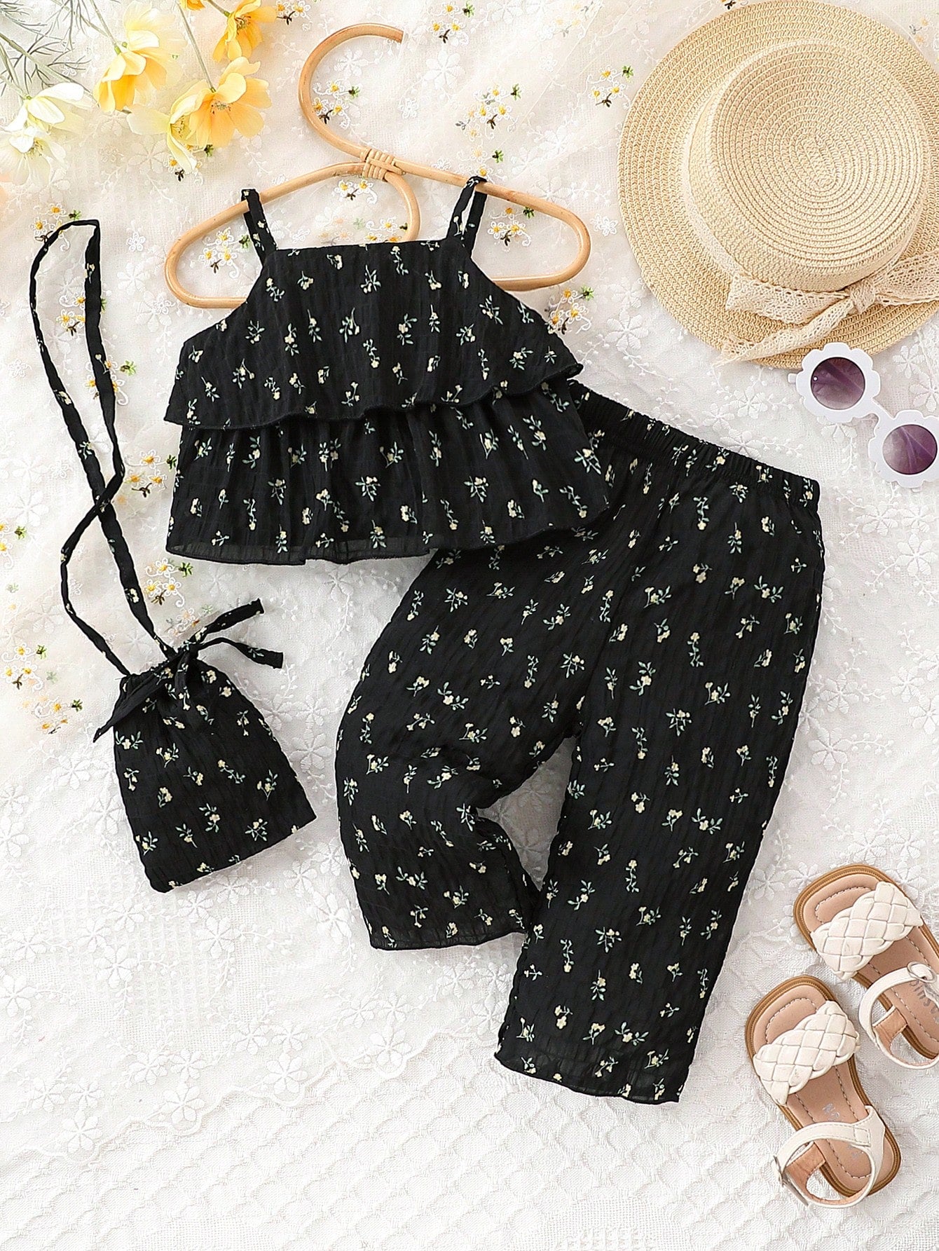 أطقم للأطفال البنات