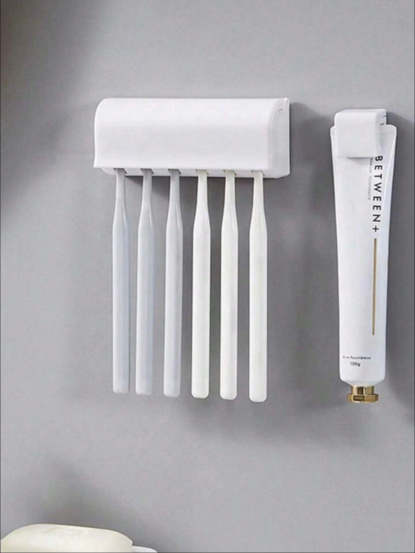 حامل فرشاة أسنان جداري متعدد الوظائف بدون حفر مع منظم لتخزين مستلزمات الحمام وموزع الحنفية