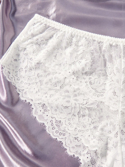 بالإضافة إلى مجموعة الملابس الداخلية حمالة الصدر واللباس الداخلي من الدانتيل الزهري