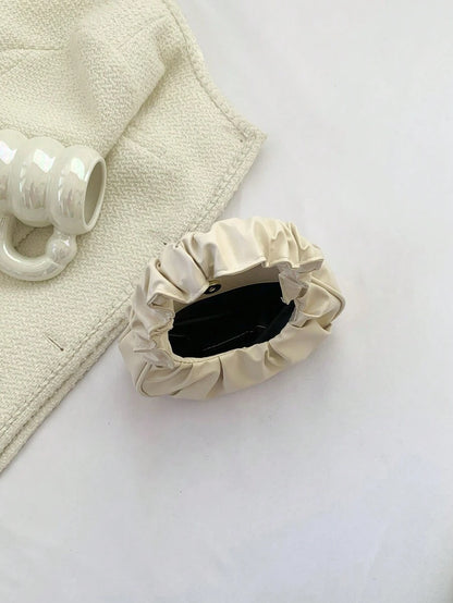 حقيبة نسائية مطوية صلبة صغيرة ذات لون صلب