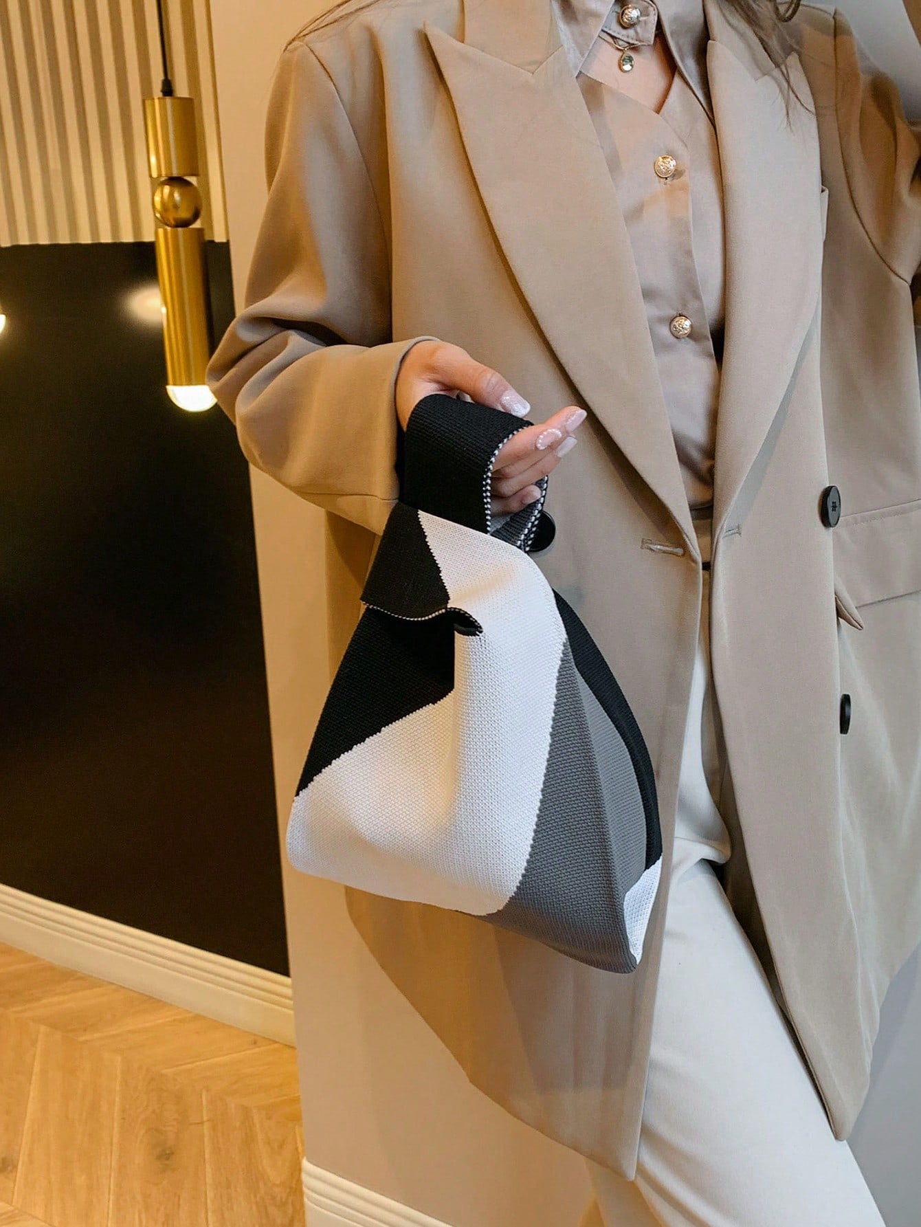 حقيبة يد للسيدات متعددة الألوان بتصميم الكروشيه قطعة واحدة حقيبة كروشيه صغيرة بنمط الزهور قابلة للطي خفيفة الوزن مع جيب