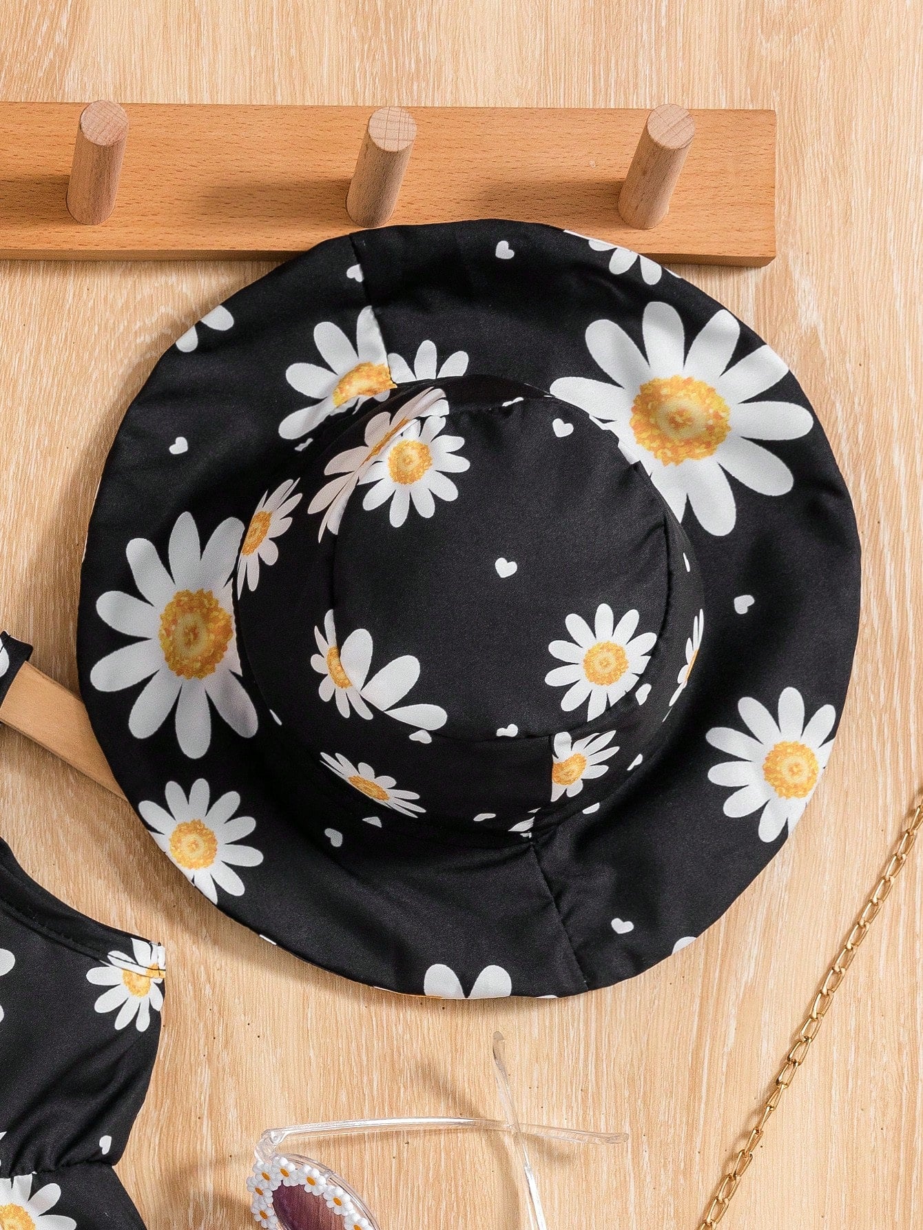 فستان طفلة بطبعة زهور، مزين بحزام ورباط الخصر