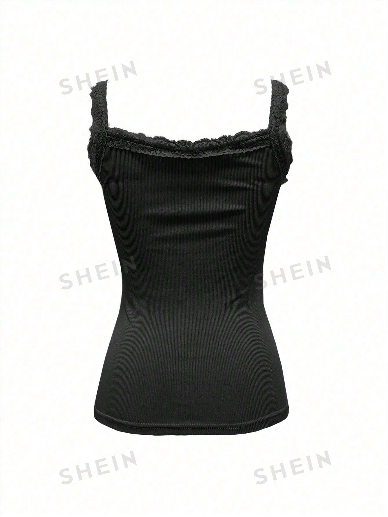 قميص بتنورة ضيقة بحزوز لاصقة من الدانتيل