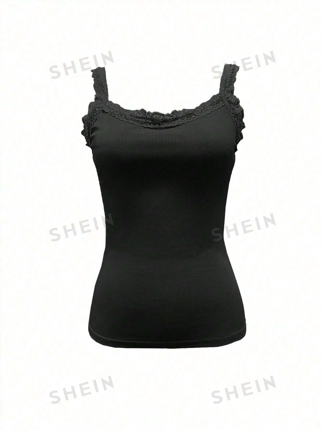 قميص بتنورة ضيقة بحزوز لاصقة من الدانتيل