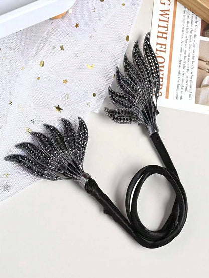 قطعة واحدة من صانعة كعكة الشعر المصنوعة من خليط معدني أسود مع ديكور من حجر الراين، أداة تصفيف كعكة سهلة الملتوية أنيقة