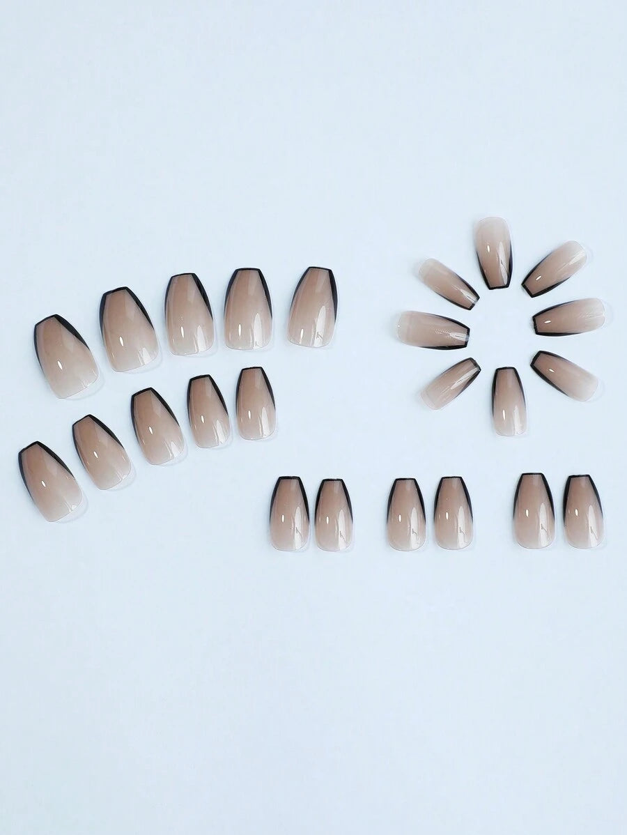 الأظافر المستديرة بشكل لوزي