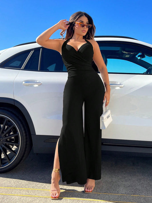 بذلة نسائية ، سهلة من اللون الصلب مع حمالة رقبة