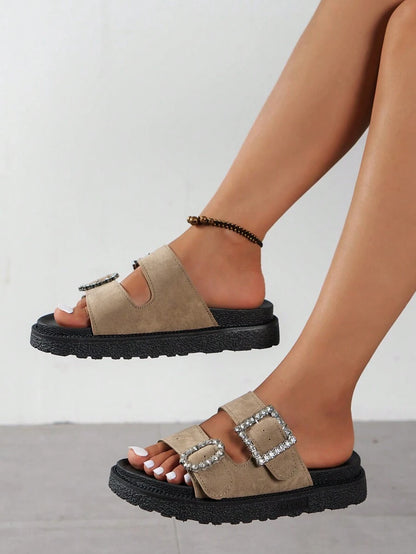 صنادل نسائية