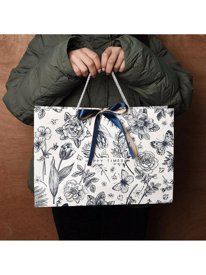 حقيبة هدايا ورقية مزخرفة بزهر الأسلوب