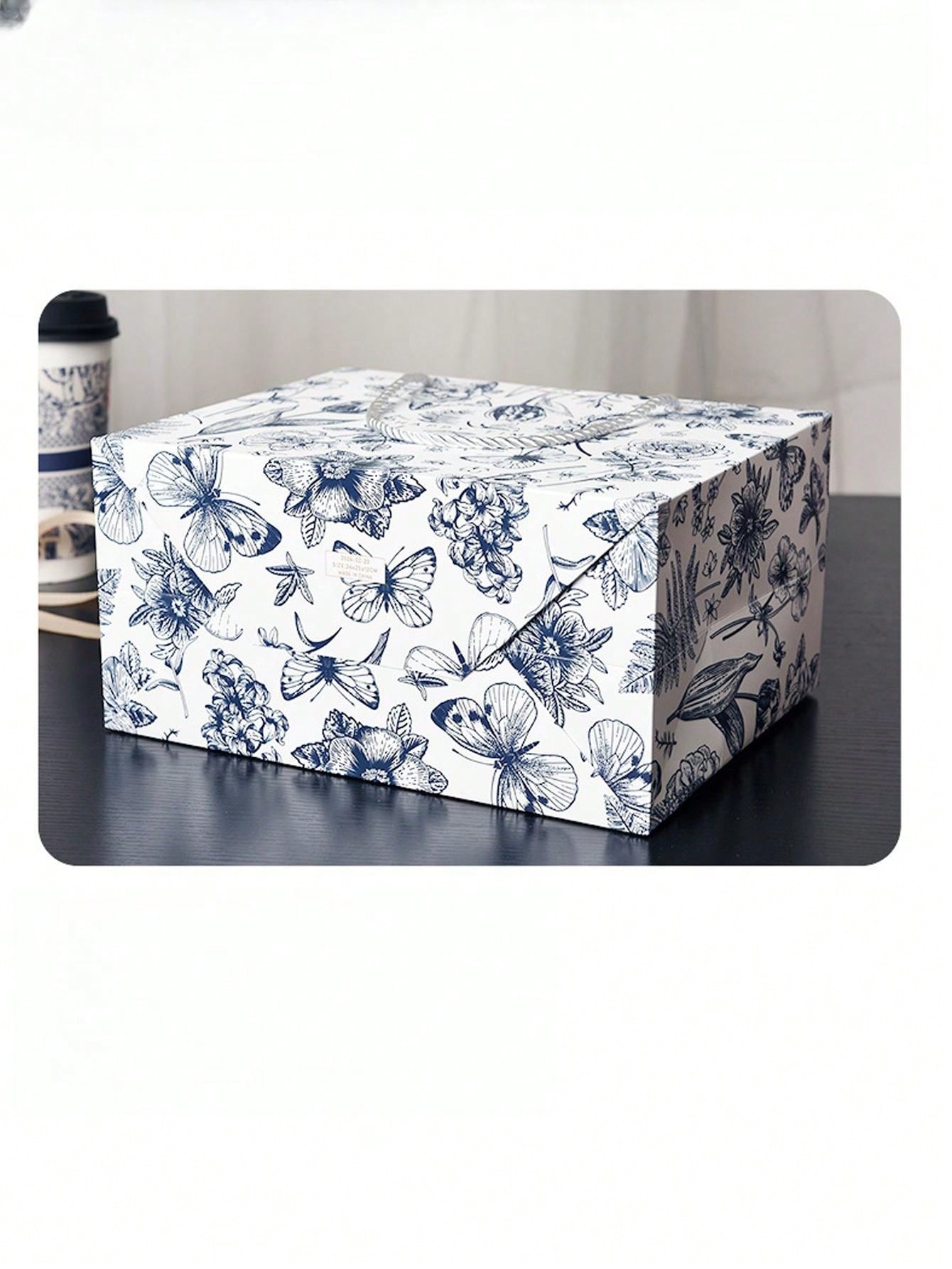 حقيبة هدايا ورقية مزخرفة بزهر الأسلوب