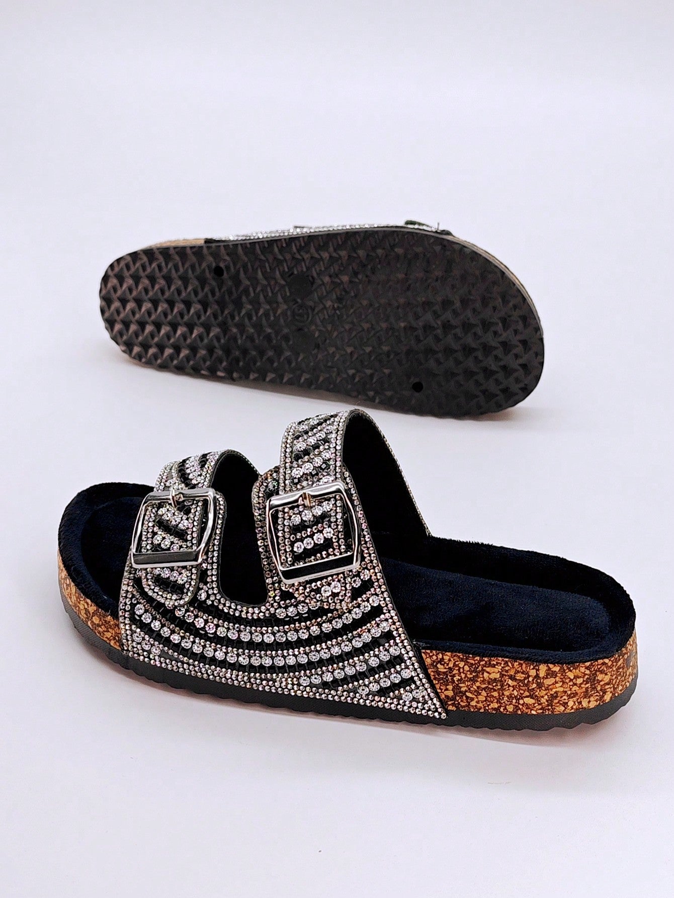 صنادل شريحة نسائية ذات كعب وردي منتفخ مطلي بالبلور الأسود الزجاجي واللمعان، للاستخدام على الشاطئ