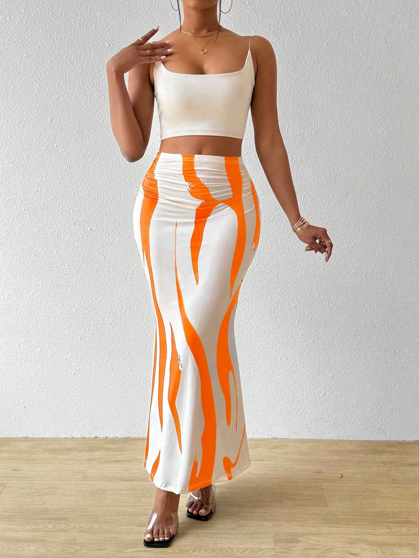 تنورة طويلة غير متماثلة مطبوعة بنمط هندسي للسيدات