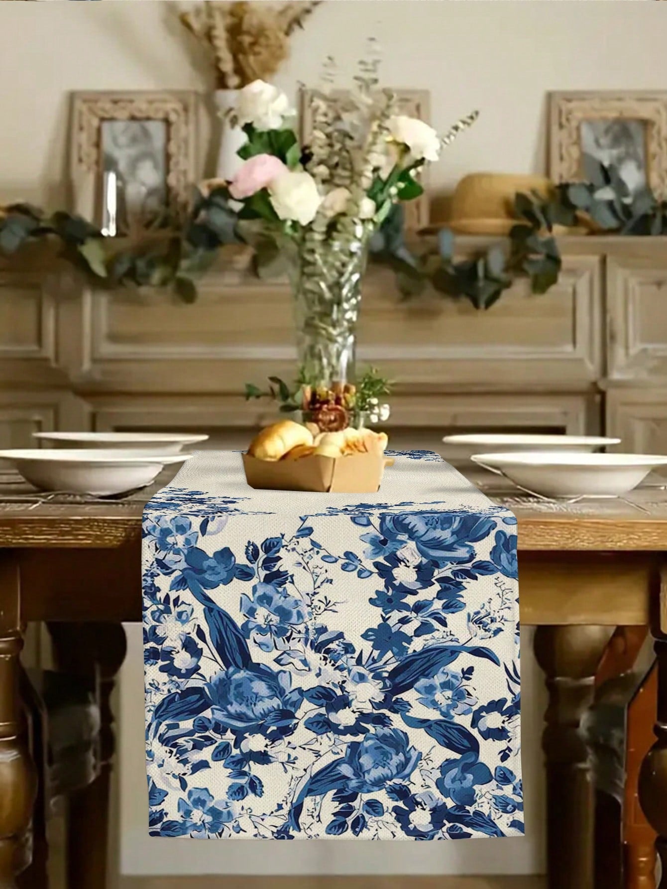 جريدة زهرية زرقاء للطاولة من النمط الحديث