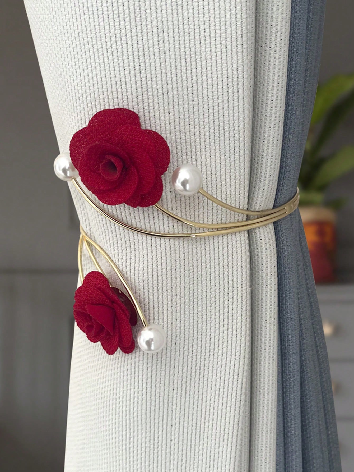 مربط ستارة مطبوع بزهور مع فراشة معدنية ومشبك ستارة لديكور غرفة النوم أو غرفة الجلوس