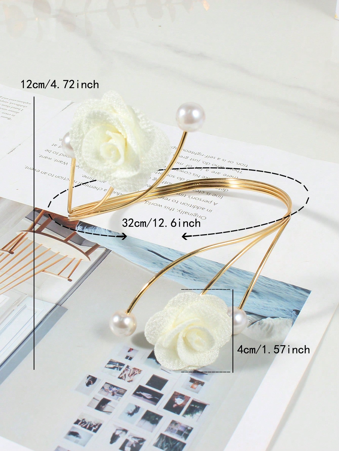 عقدة ستارة نافذة بشكل زهرة مع تفصيل فراشة معدنية كعصابة زخرفية للستارة