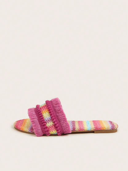 صنادل نسائية مسطحة بوهيميا بديكور أساور إبريق وكسرات بألوان متعددة من القش المنسوج