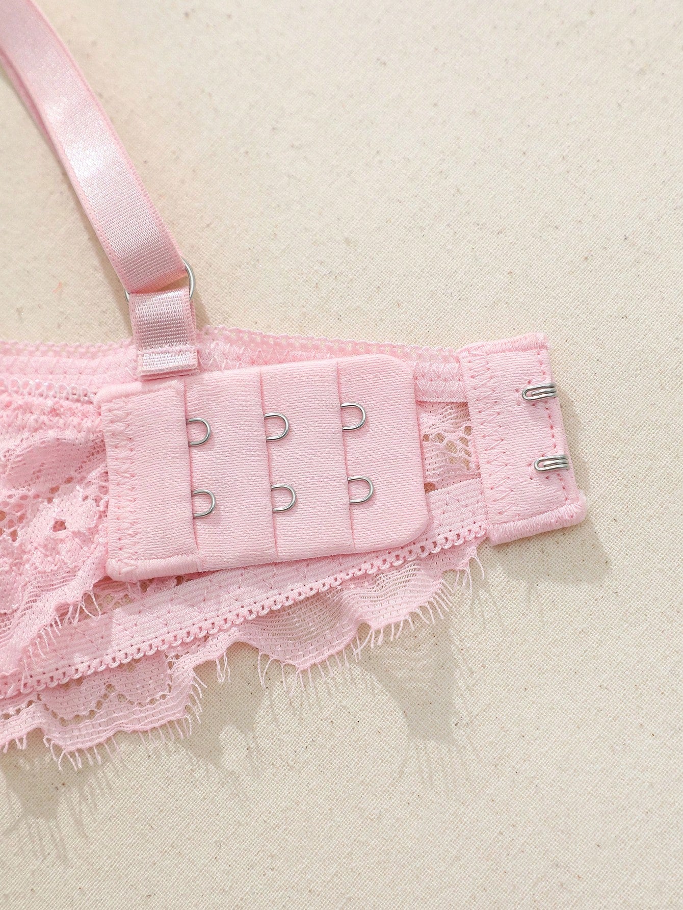 حمالة صدر مثيرة بدون ألوان للنساء مزينة بالدانتيل