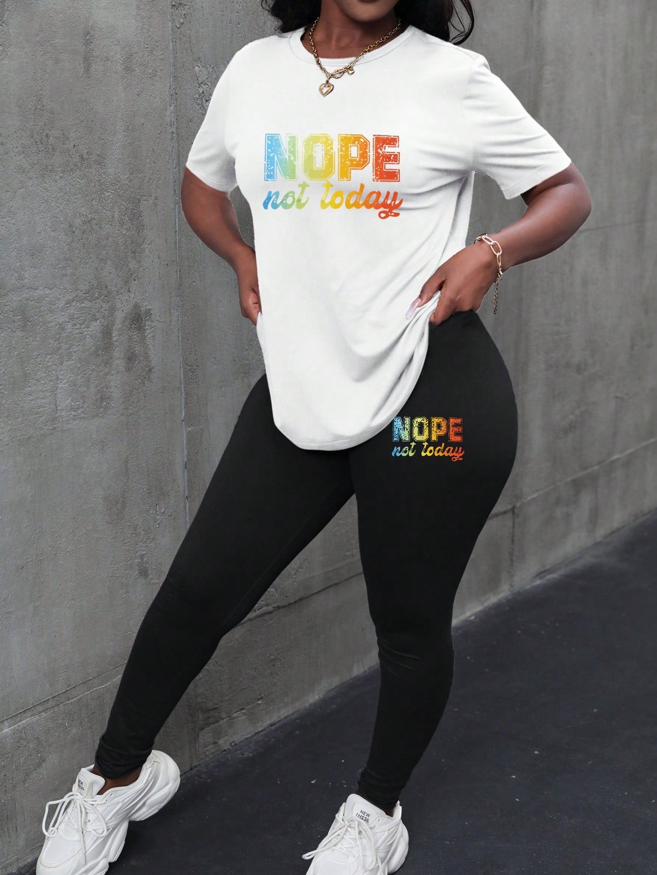 أطقم قطعتين نسائية