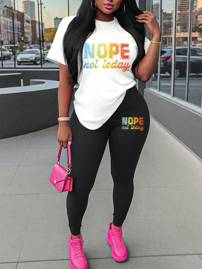 أطقم قطعتين نسائية