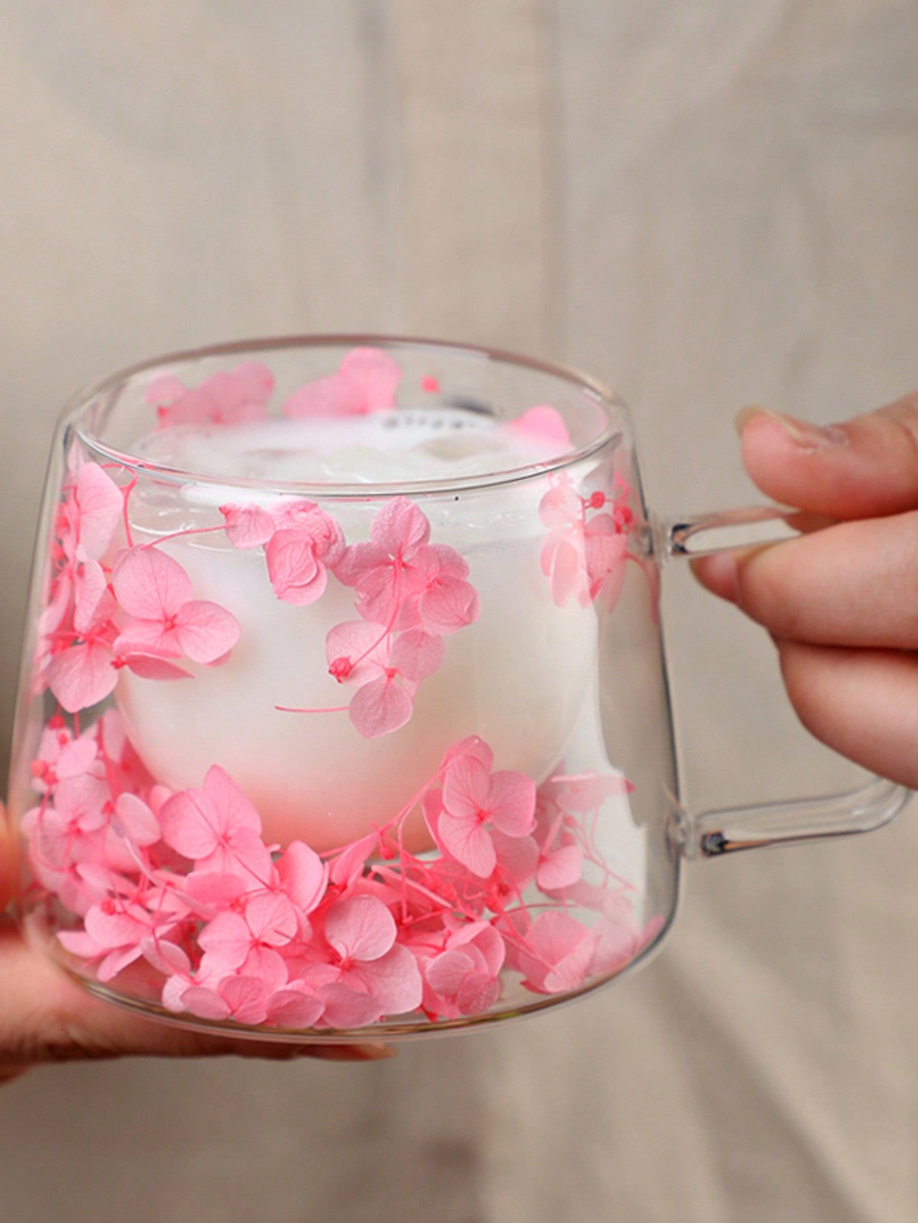 كأس زجاجي مزدوج الطبقات مع زهور حقيقية، هدية ذات قيمة عالية وشعبية، كأس زجاجي بوروسيليكات بسيط للتجارة الحدودية