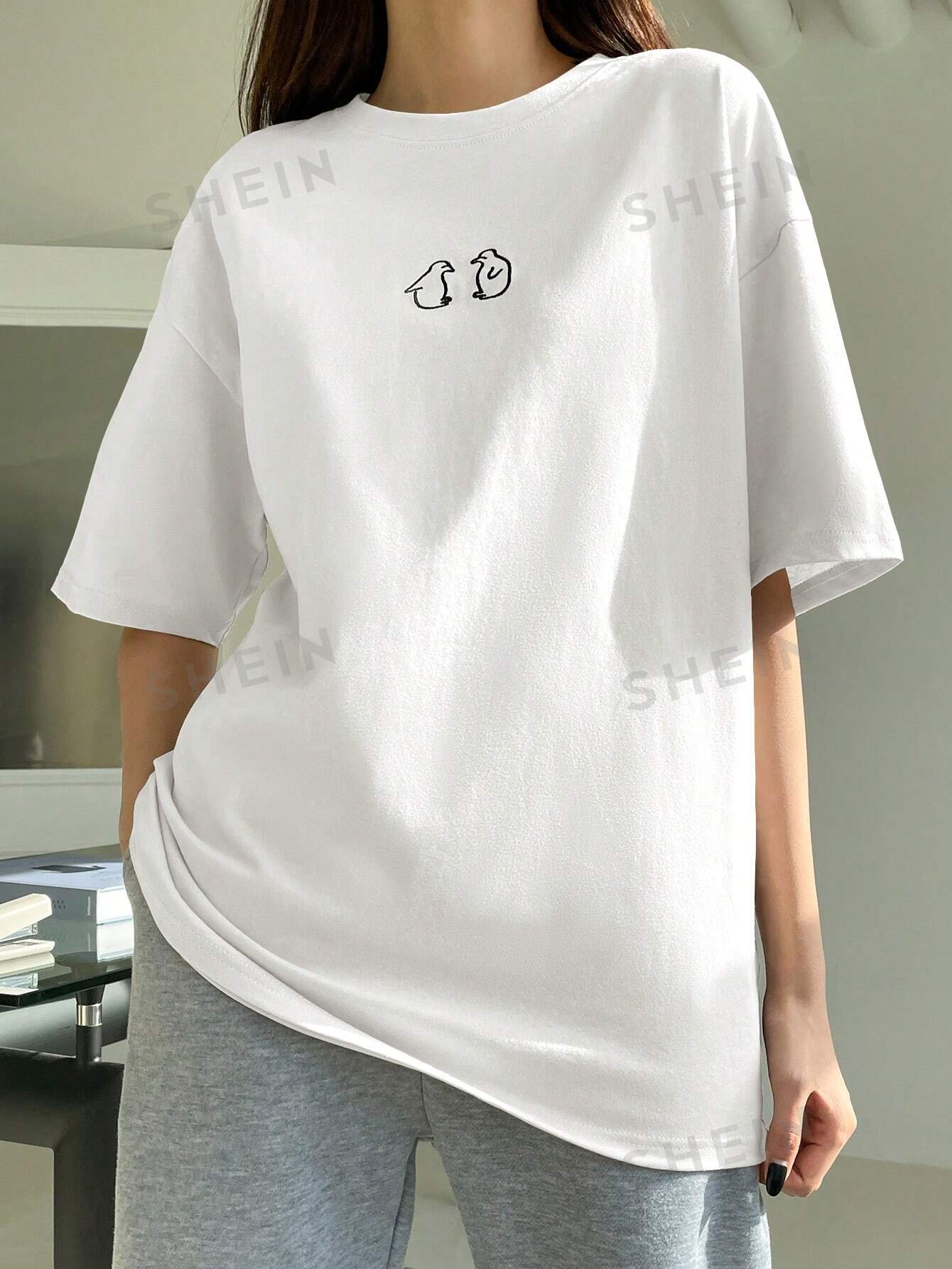 تي شيرت بأكمام قصيرة وتصميم فضفاض