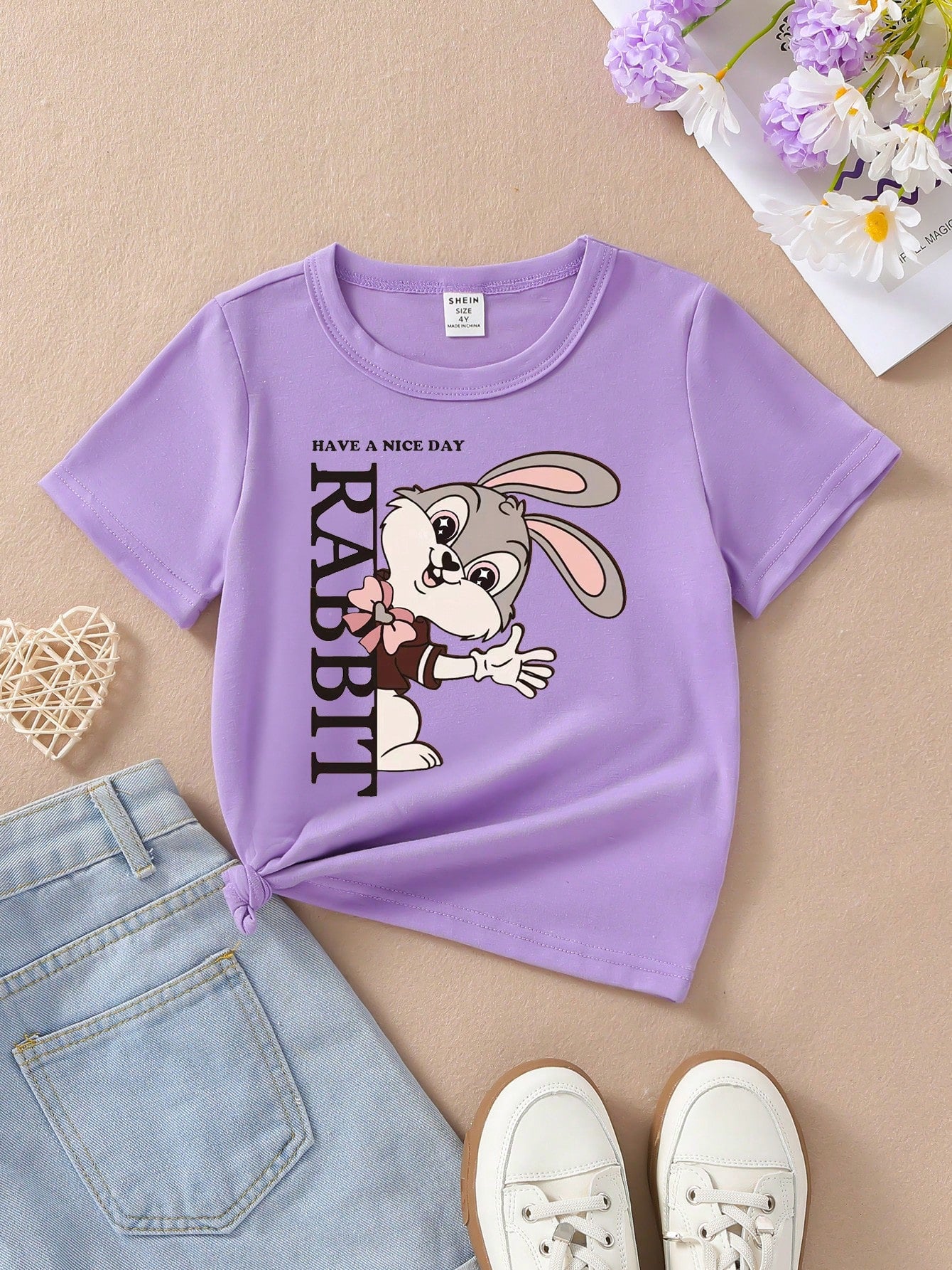 تيشيرتات طفلة صغيرة