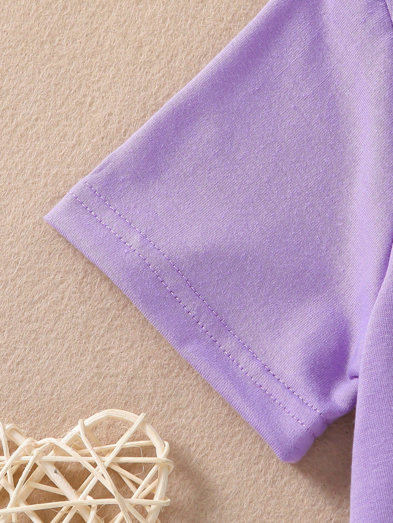 تيشيرتات طفلة صغيرة