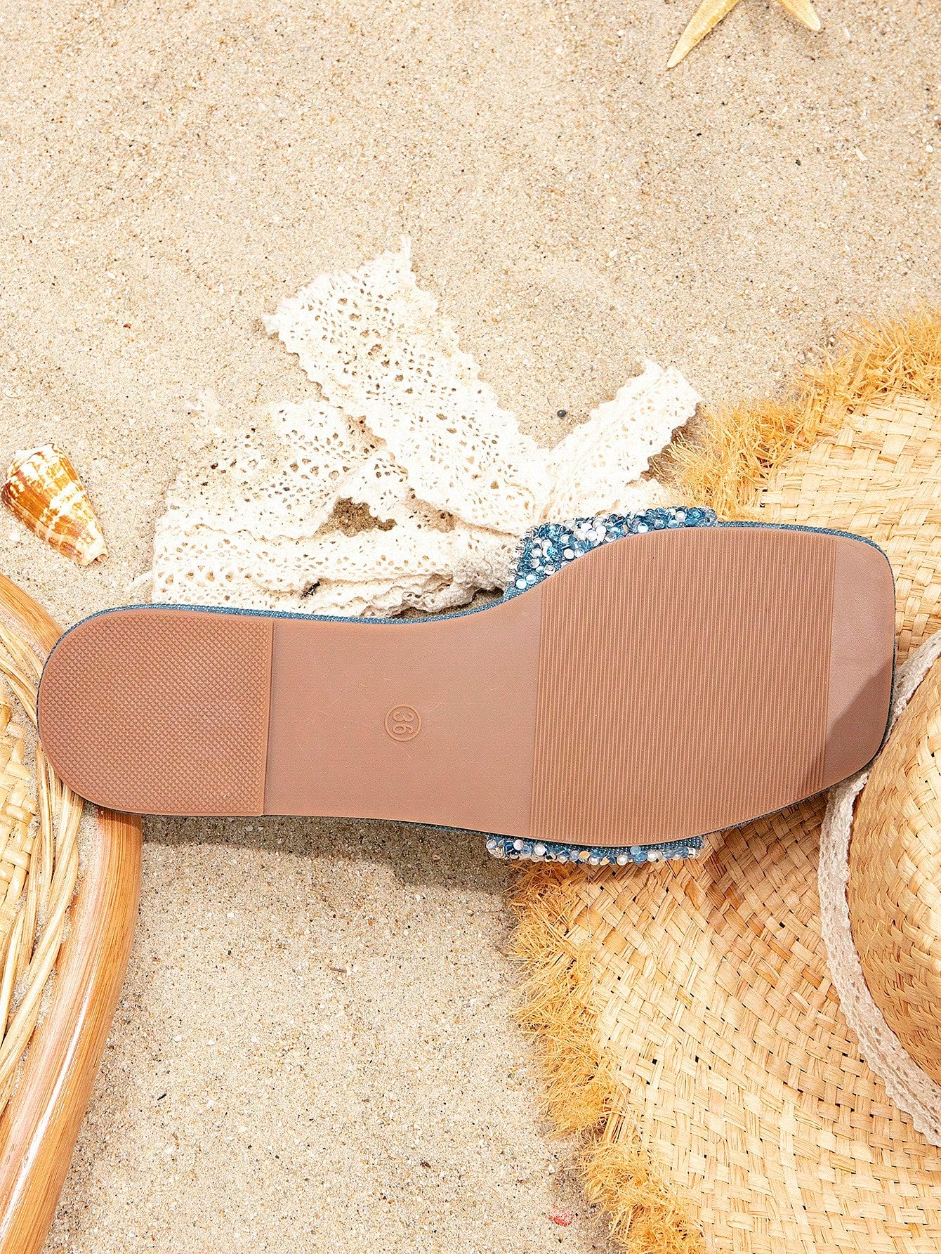 صنادل نسائية صيفية مسطحة من حجر الراين، نمط شاطئ بوهيمي مريح مقاوم للانزلاق مقاس كبير للمناسبات غير الرسمية