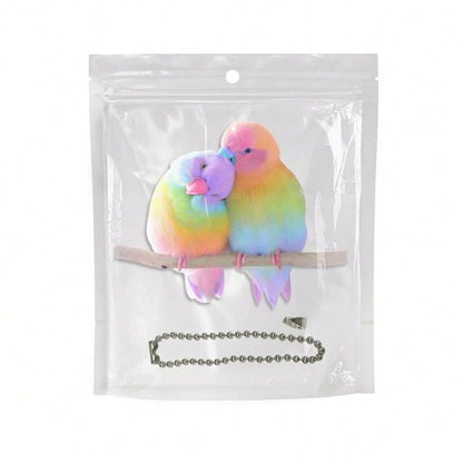 قلادة طبعت عليها طائر ملونة