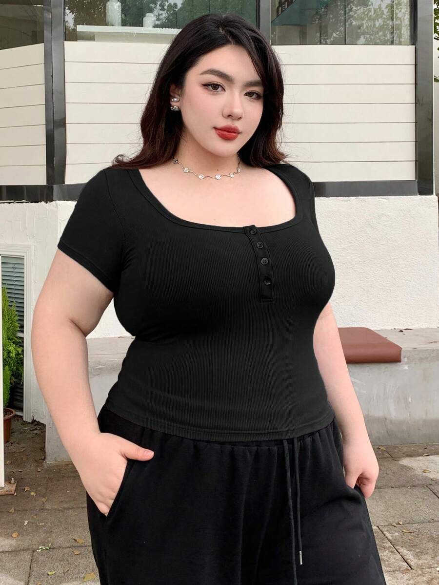 قميص صيفي بأكمام قصيرة ولون سادة للمقاسات الكبيرة