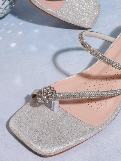 صنادل عالية الكعب