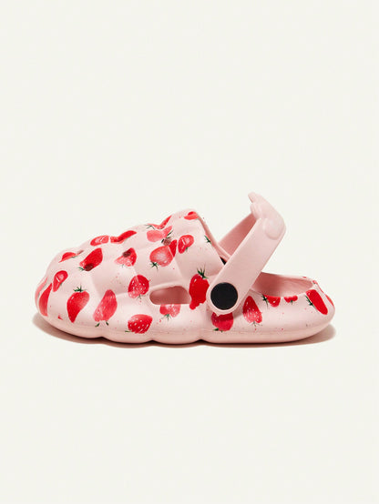 حذاء أطفال مثقوب