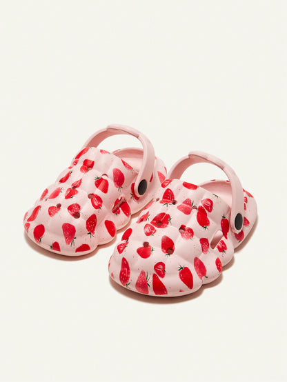 حذاء أطفال مثقوب