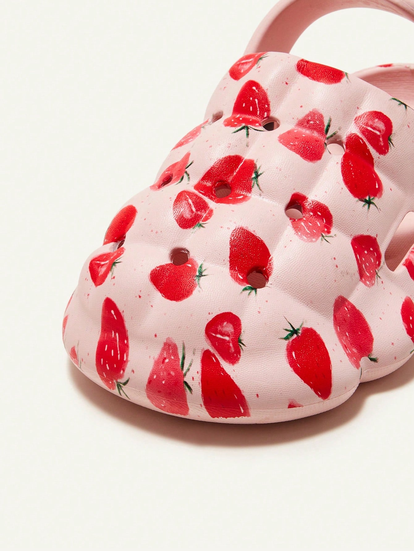 حذاء أطفال مثقوب بطبعة الفراولة المرحة للفتيات، شبشب لطيف ،أحذية حديقة ،أحذية منزلية ،مناسبة لليومية والترفيه الربع الربع