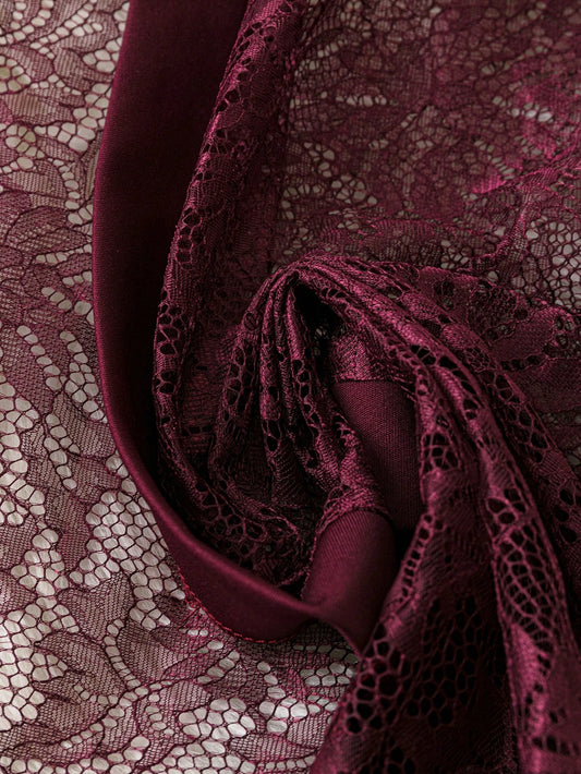 سترة أنيقة من الحجم الكبير بألوان صلبة وجبهة من الدانتيل وظهر طويل