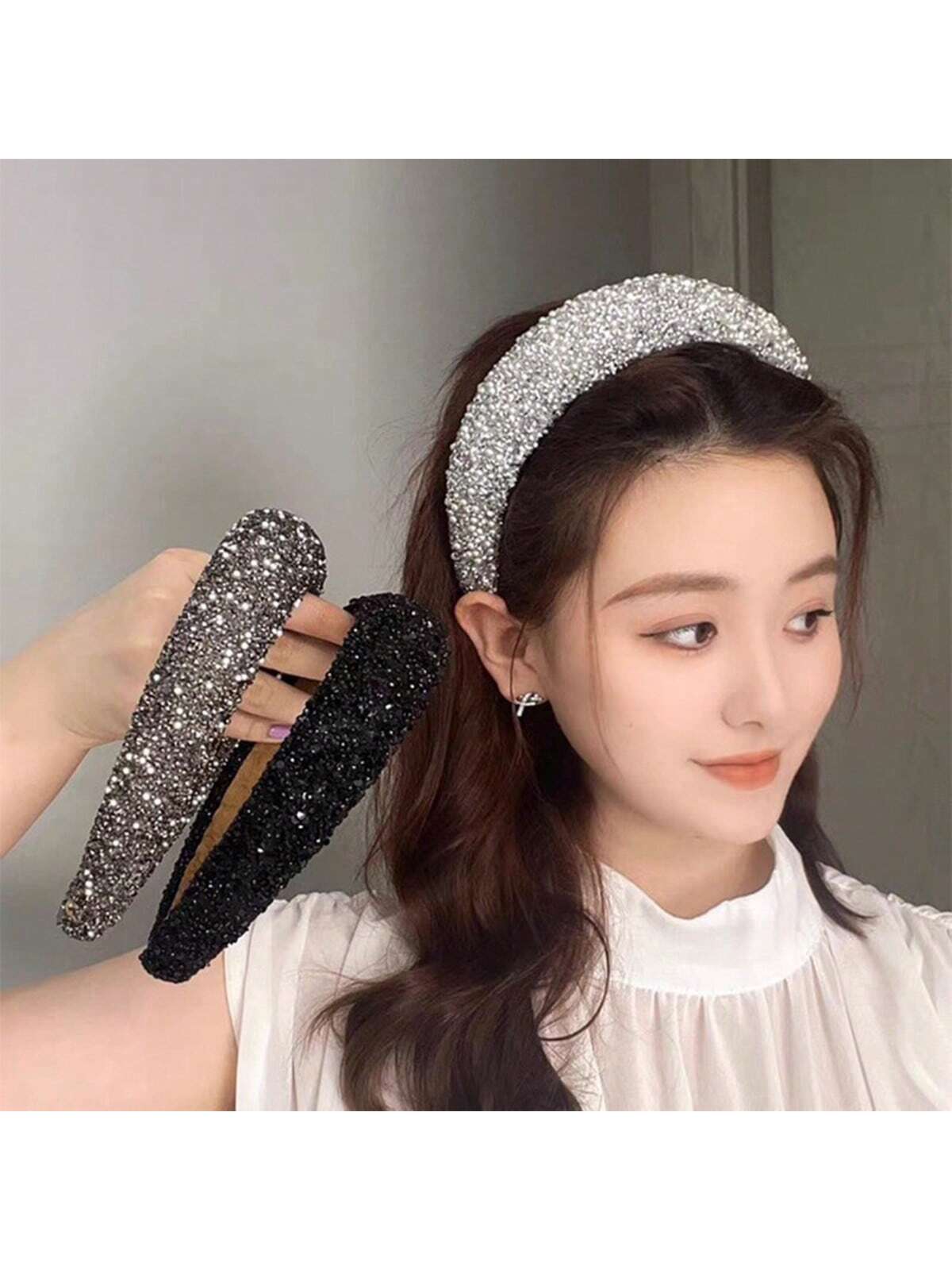 حزام شعر نسائي واسع 1 قطعة بتصميم رائع بالخرز واللؤلؤ , نمط فرنسي يتميز بسهولة الارتداء و الحبكة المطاطية المضادة للانزلاق لتناسب الجميع